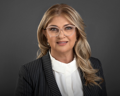 Seta Khajarian headshot