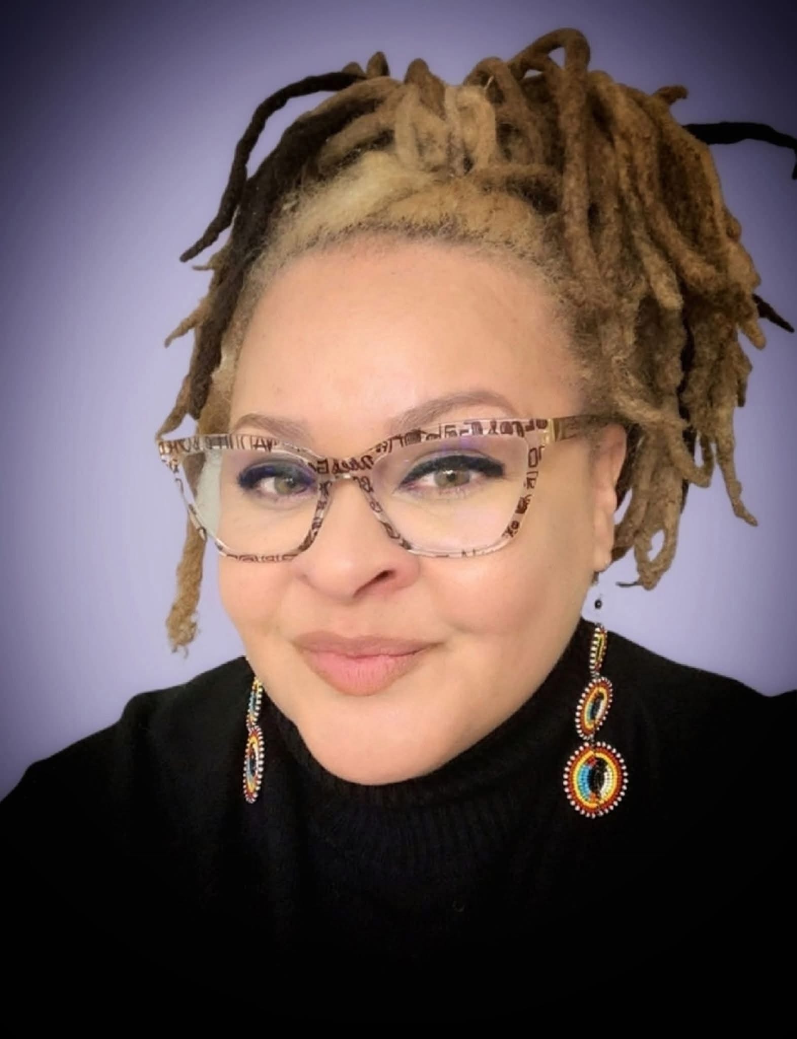 Kelly R Thompson headshot