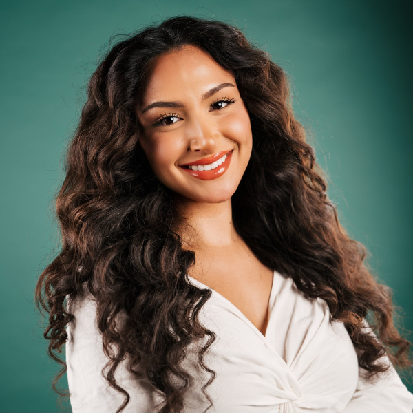 Vivian Tapia headshot