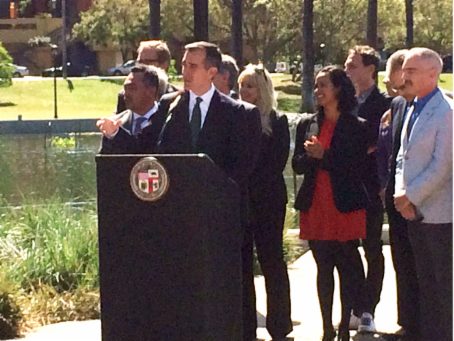 LA Mayor Garcetti and Habitat for Humanity CEO Erin Rank announcing the WaterWise Homes™ program.